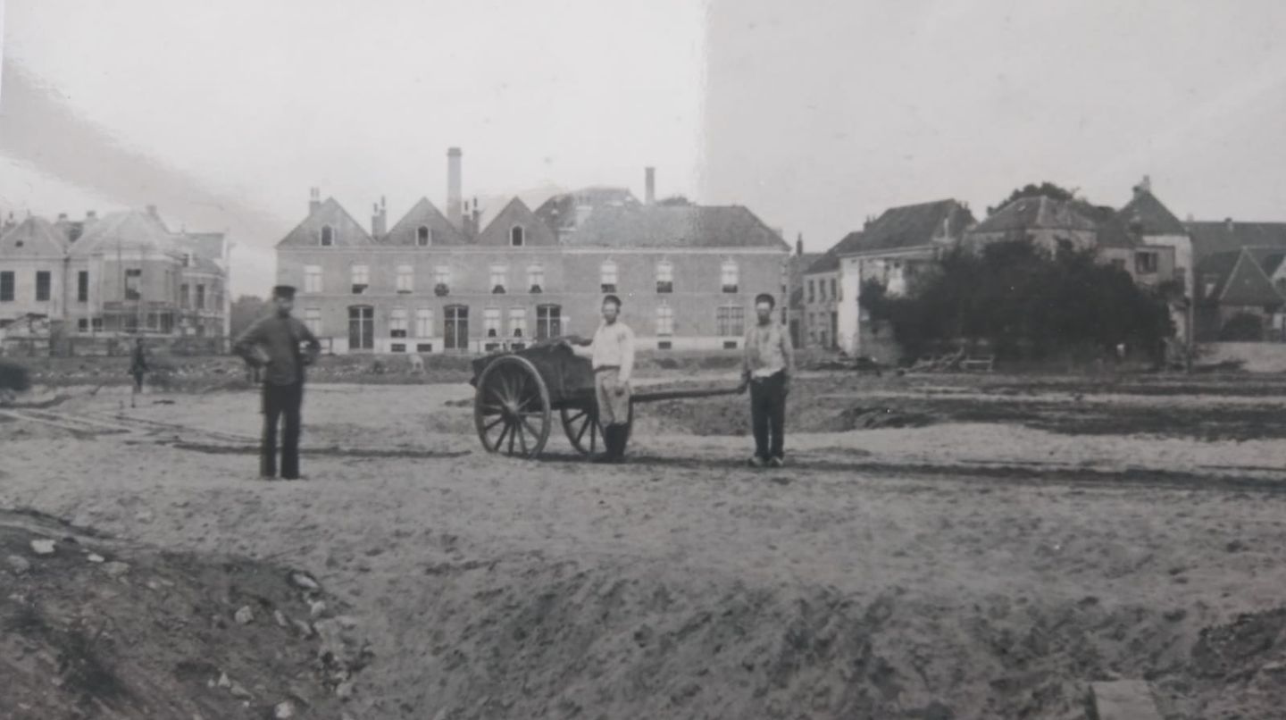 Graaf van Burenstraat in aanbouw.jpg